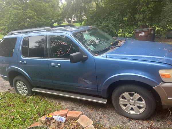 2009 Ford Explorer XLT — photo 1