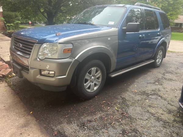 2009 Ford Explorer XLT — photo 2