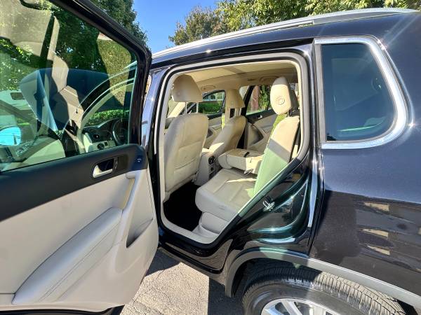 2017 Volkswagen Tiguan 2.0T Wolfsburg Edition 4dr Front-wheel Drive Automatic — photo 8