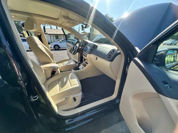 2017 Volkswagen Tiguan 2.0T Wolfsburg Edition 4dr Front-wheel Drive Automatic — photo 11