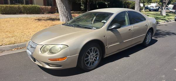 2001 Chrysler Sedan 4dr — photo 1