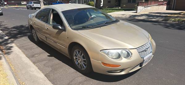 2001 Chrysler Sedan 4dr — photo 2