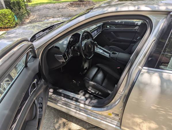 2011 Porsche Panamera 4 4dr All-wheel Drive Hatchback Automatic — photo 3