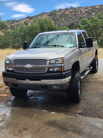 2003 Chevrolet Avalanche 2500 Base 4x4 Automatic — photo 1