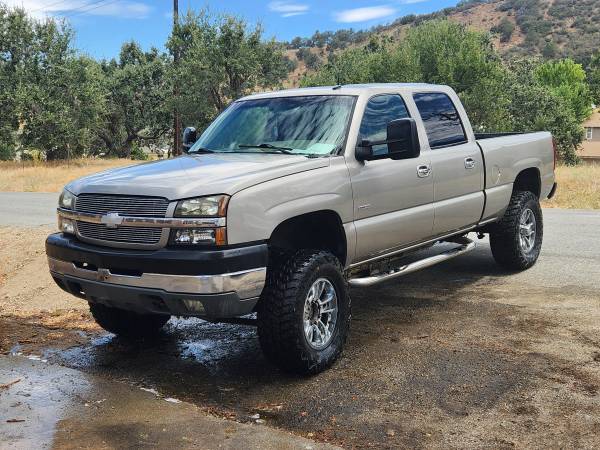 2003 Chevrolet Avalanche 2500 Base 4x4 Automatic — photo 3