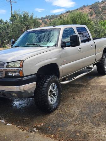 2003 Chevrolet Avalanche 2500 Base 4x4 Automatic — photo 9