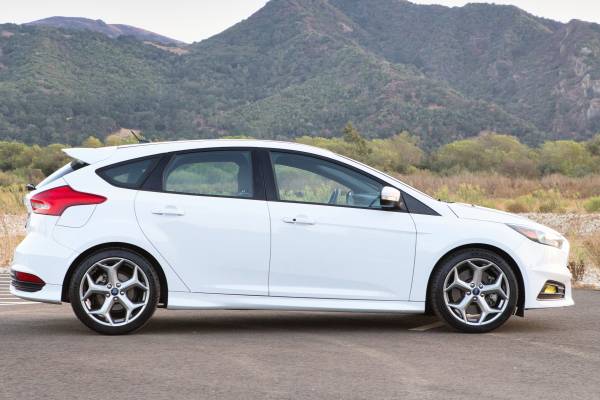 2015 Ford Focus ST Base 4dr Hatchback Manual — photo 4