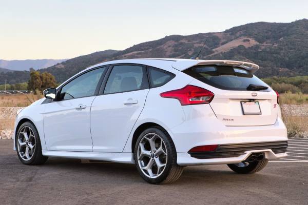2015 Ford Focus ST Base 4dr Hatchback Manual — photo 7