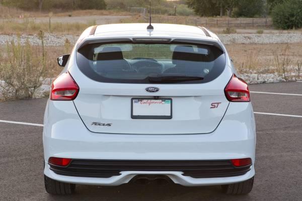 2015 Ford Focus ST Base 4dr Hatchback Manual — photo 6
