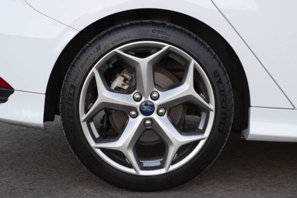 2015 Ford Focus ST Base 4dr Hatchback Manual — photo 12