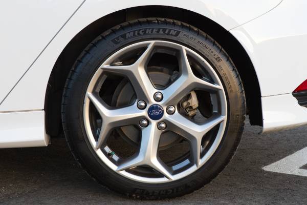 2015 Ford Focus ST Base 4dr Hatchback Manual — photo 11