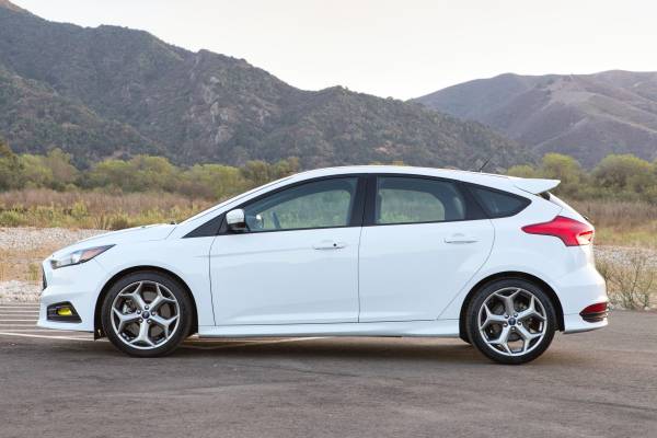 2015 Ford Focus ST Base 4dr Hatchback Manual — photo 8