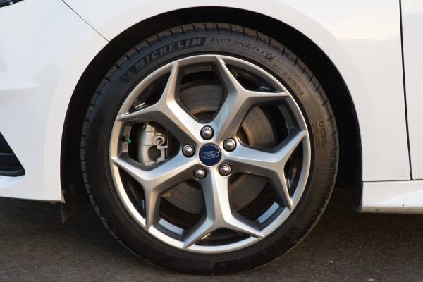 2015 Ford Focus ST Base 4dr Hatchback Manual — photo 9