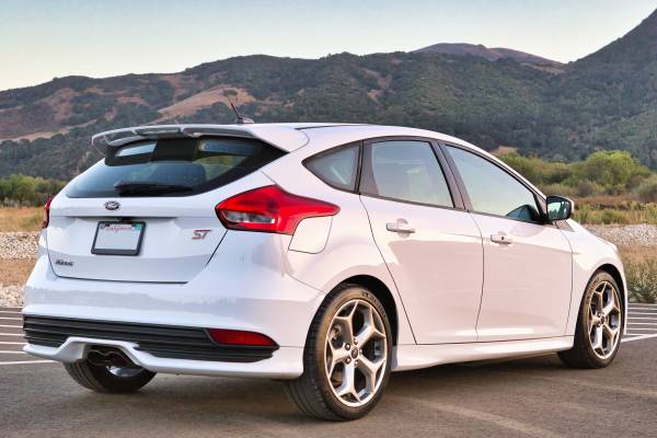 2015 Ford Focus ST Base 4dr Hatchback Manual — photo 5