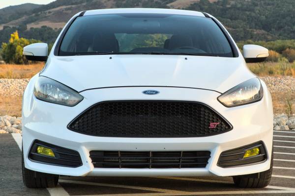 2015 Ford Focus ST Base 4dr Hatchback Manual — photo 2