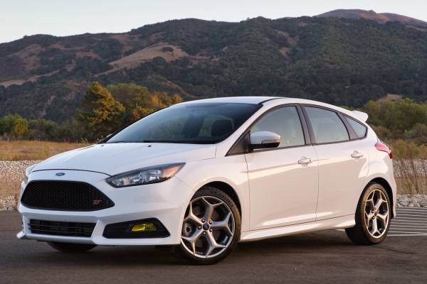 2015 Ford Focus ST Base 4dr Hatchback Manual — photo 1
