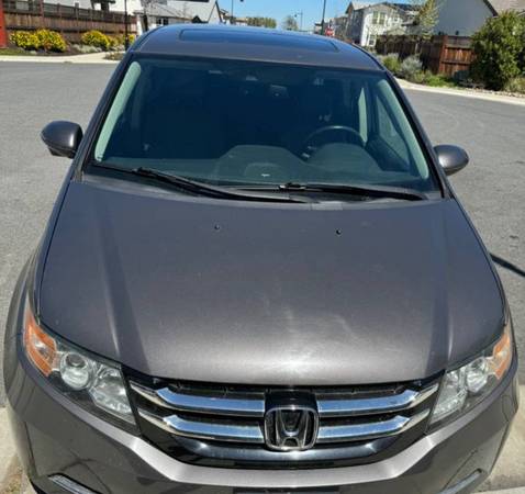 2015 Honda Odyssey LX Passenger Van Automatic — photo 1