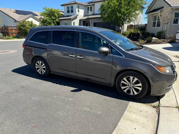 2015 Honda Odyssey LX Passenger Van Automatic — photo 3