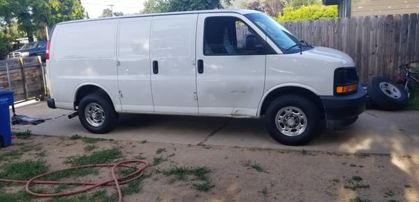 2017 Chevrolet Express 2500 LS Rear-wheel Drive Passenger Van Automatic — photo 2