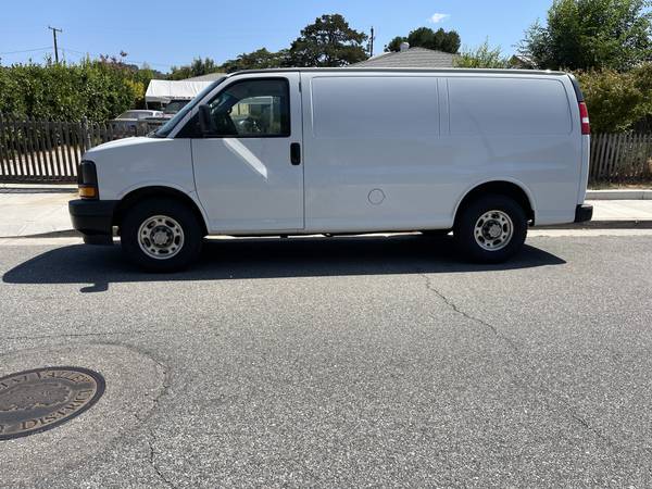2017 Chevrolet Express 2500 LS Rear-wheel Drive Passenger Van Automatic — photo 1