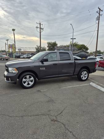 2015 RAM 1500 Express 4x4 Quad Cab 140 in. WB Automatic — photo 1