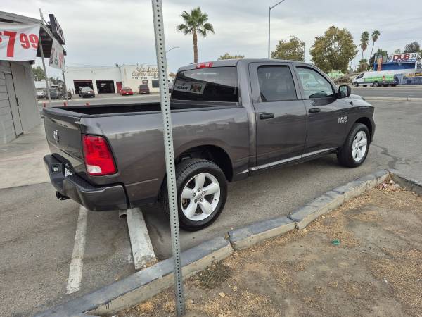 2015 RAM 1500 Express 4x4 Quad Cab 140 in. WB Automatic — photo 8
