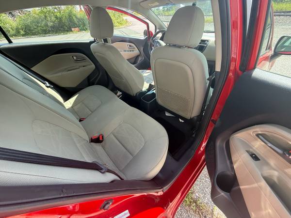 2014 KIA RIO LX 4dr Sedan Manual — photo 8