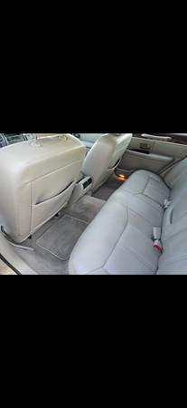 2010 Lincoln Town CAR Executive 4dr Sedan Automatic — photo 6