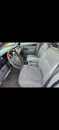 2010 Lincoln Town CAR Executive 4dr Sedan Automatic — photo 5