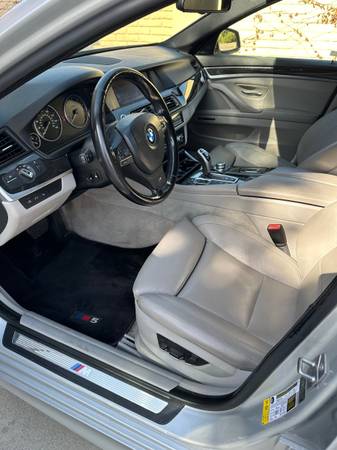 2011 BMW 550i — photo 7