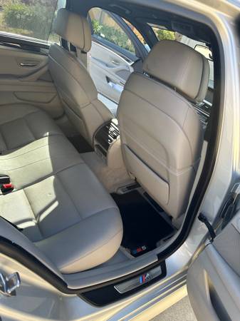 2011 BMW 550i — photo 12