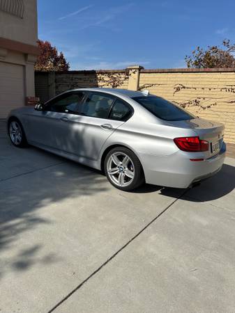 2011 BMW 550i — photo 4