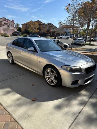 2011 BMW 550i — photo 2