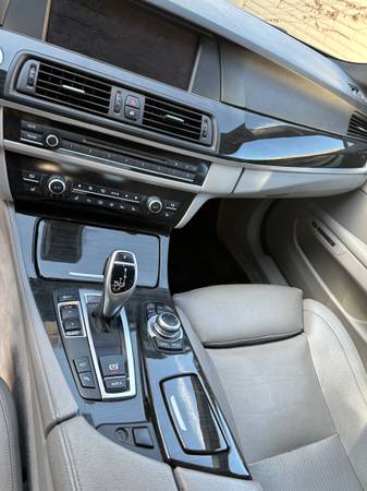 2011 BMW 550i — photo 9