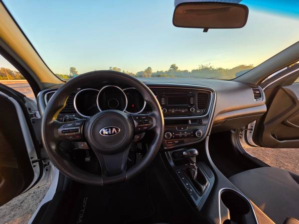 2015 KIA Optima LX 4dr Sedan Automatic — photo 12
