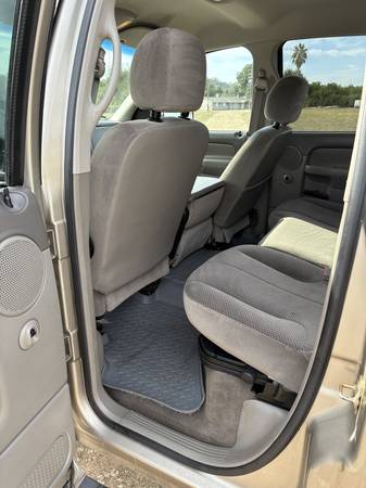2005 Dodge RAM 2500 ST 4x4 Quad Cab 160.5 in. WB Manual — photo 7