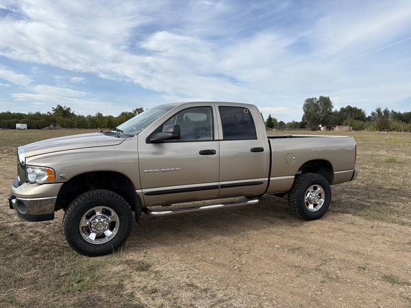 2005 Dodge RAM 2500 ST 4x4 Quad Cab 160.5 in. WB Manual — photo 1