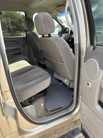 2005 Dodge RAM 2500 ST 4x4 Quad Cab 160.5 in. WB Manual — photo 9
