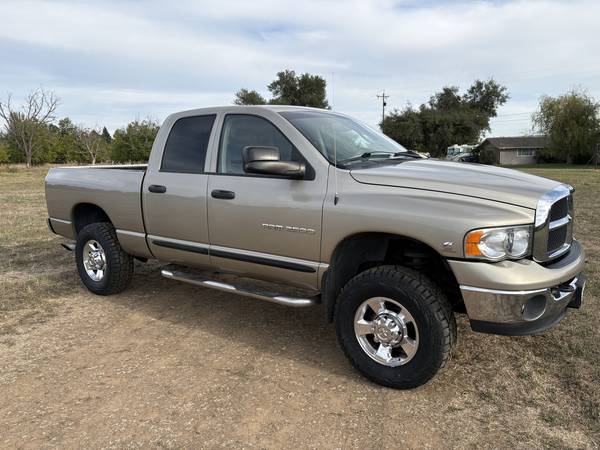 2005 Dodge RAM 2500 ST 4x4 Quad Cab 160.5 in. WB Manual — photo 3
