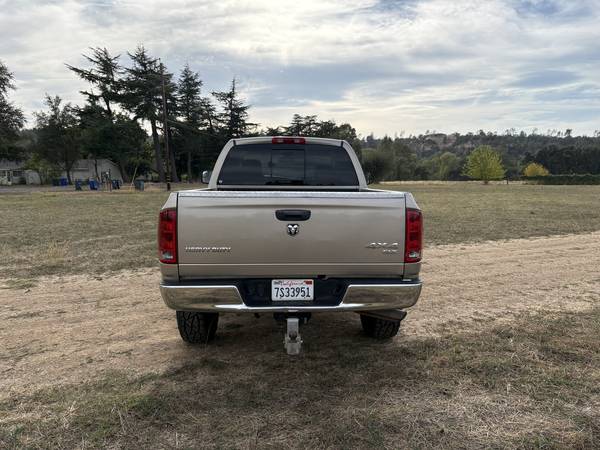 2005 Dodge RAM 2500 ST 4x4 Quad Cab 160.5 in. WB Manual — photo 2