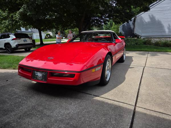 1988 Chevrolet Corvette Base 2dr Hatchback — photo 2