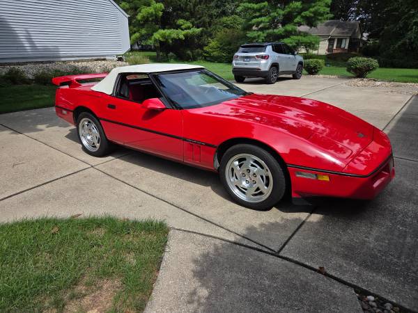 1988 Chevrolet Corvette Base 2dr Hatchback — photo 1