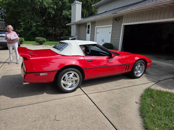 1988 Chevrolet Corvette Base 2dr Hatchback — photo 4