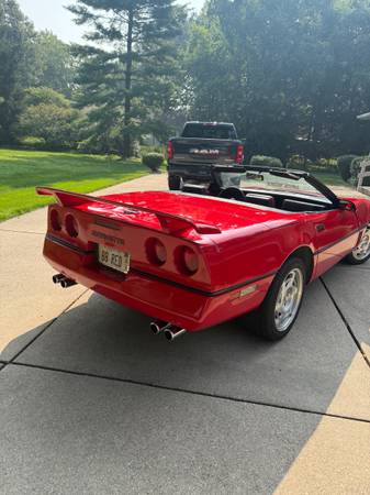 1988 Chevrolet Corvette Base 2dr Hatchback — photo 3
