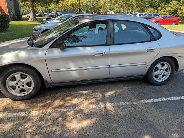2007 Ford Taurus SE 4dr Sedan Automatic — photo 1