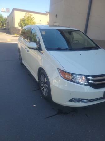 2015 Honda Odyssey Touring Elite Passenger Van Automatic — photo 1