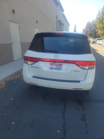 2015 Honda Odyssey Touring Elite Passenger Van Automatic — photo 4