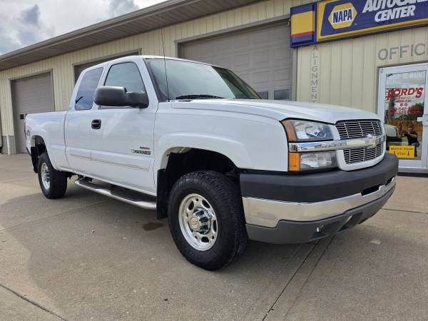 2004 Chevrolet Silverado 2500 LS — photo 2