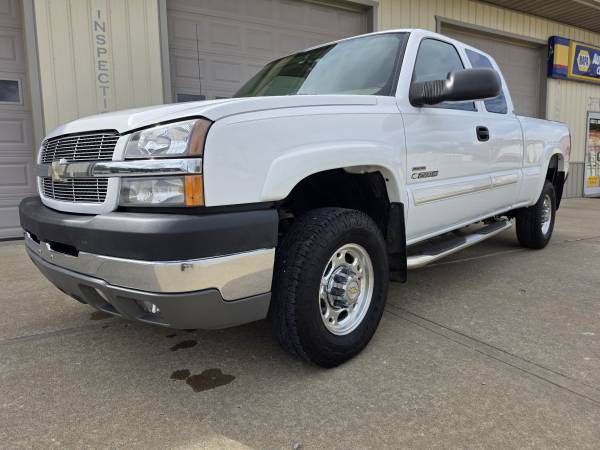 2004 Chevrolet Silverado 2500 LS — photo 1