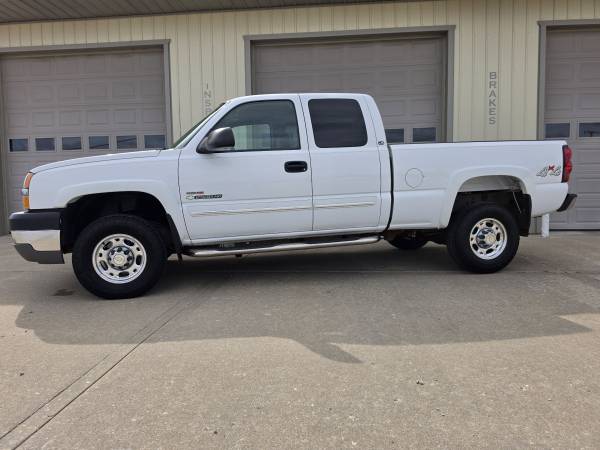2004 Chevrolet Silverado 2500 LS — photo 8